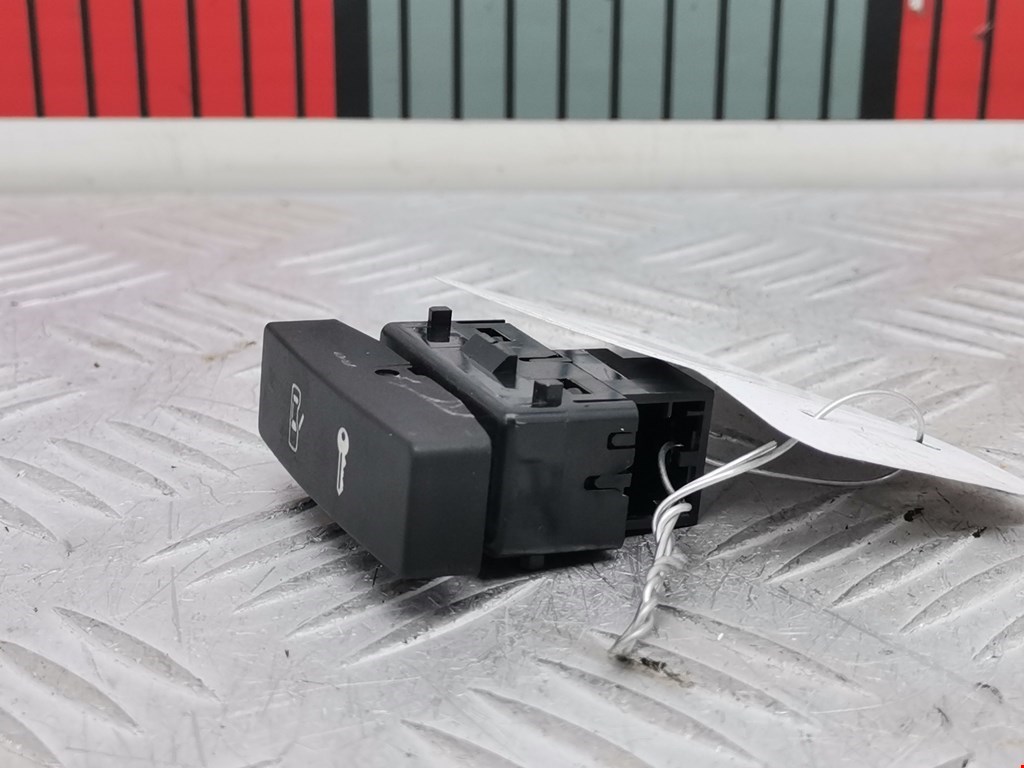 Кнопка центрального замка VOLKSWAGEN Touareg 2002-2010