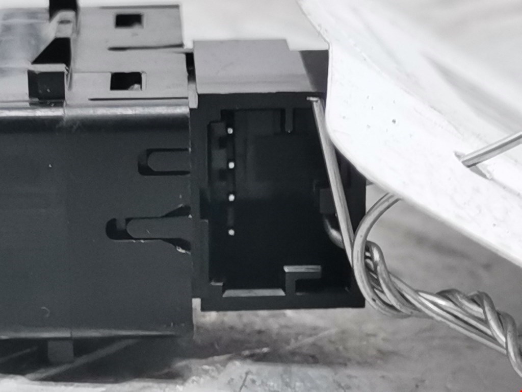 Кнопка центрального замка VOLKSWAGEN Touareg 2002-2010