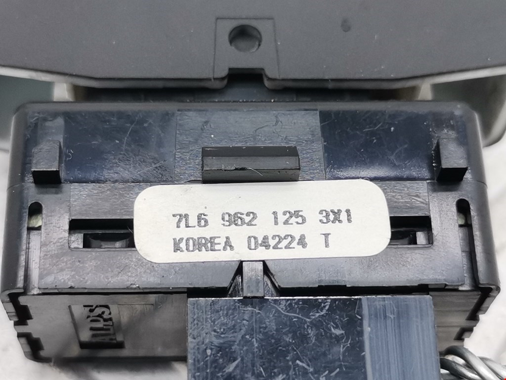 Кнопка центрального замка VOLKSWAGEN Touareg 2002-2010