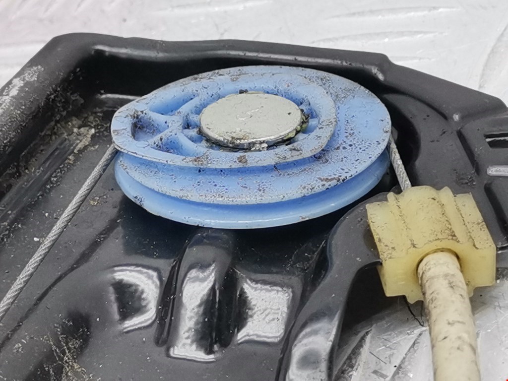 Стеклоподъемник передний правый OPEL Astra J 2009-2017