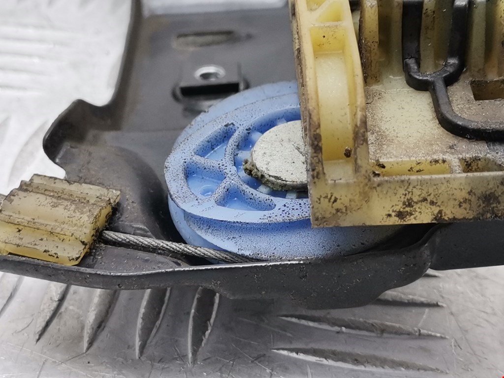 Стеклоподъемник передний правый OPEL Astra J 2009-2017