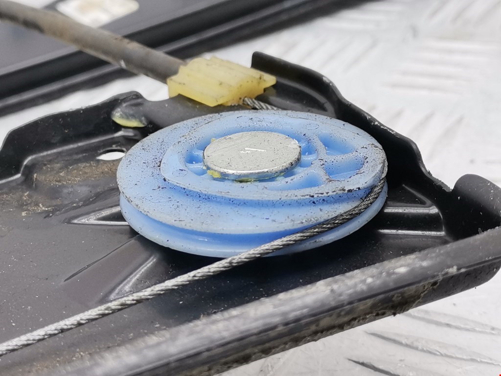 Стеклоподъемник передний правый OPEL Astra J 2009-2017