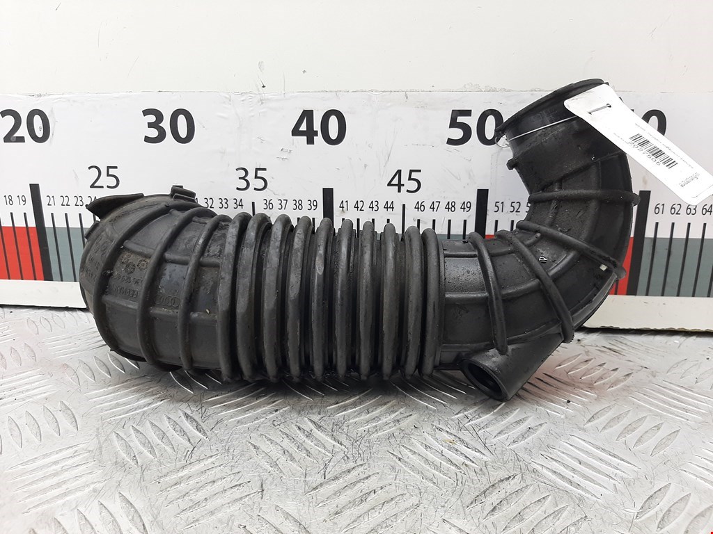 Патрубок воздушного фильтра AUDI A4 B8 2007-2015