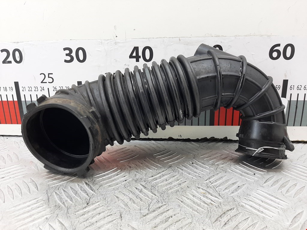 Патрубок воздушного фильтра AUDI A4 B8 2007-2015