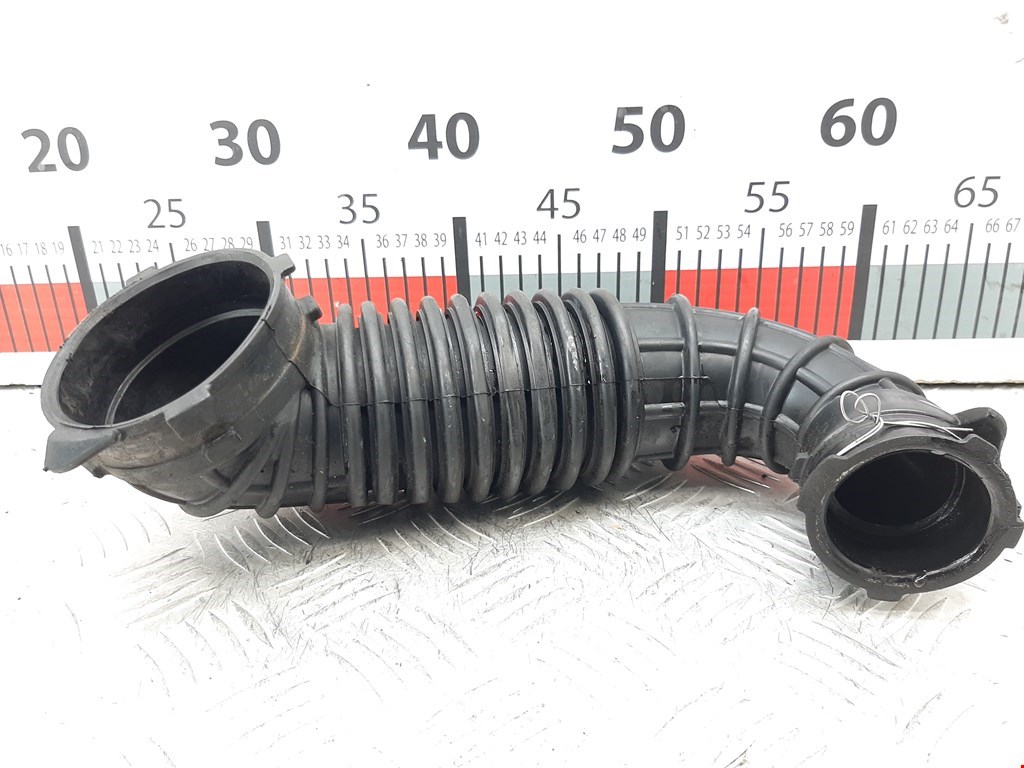 Патрубок воздушного фильтра AUDI A4 B8 2007-2015