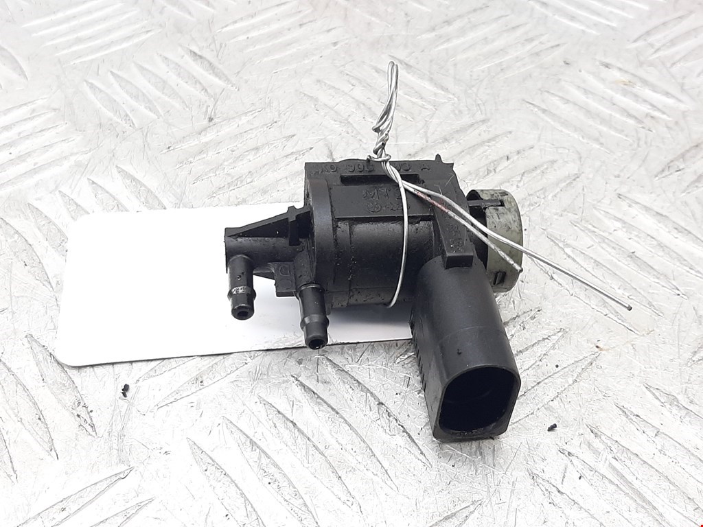 Клапан воздушного фильтра Audi A4 B8 (2007-2015)