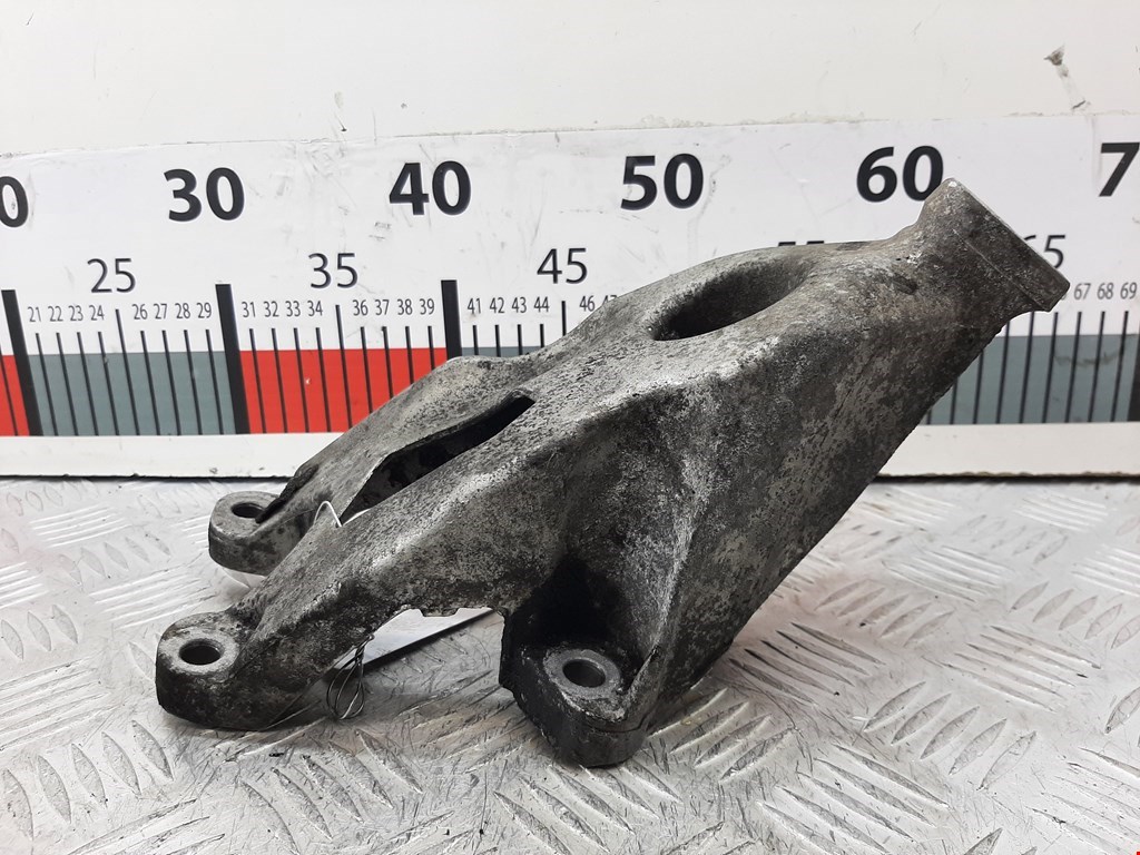 Кронштейн (крепление лапа) двигателя Audi A4 B8 (2007-2015)