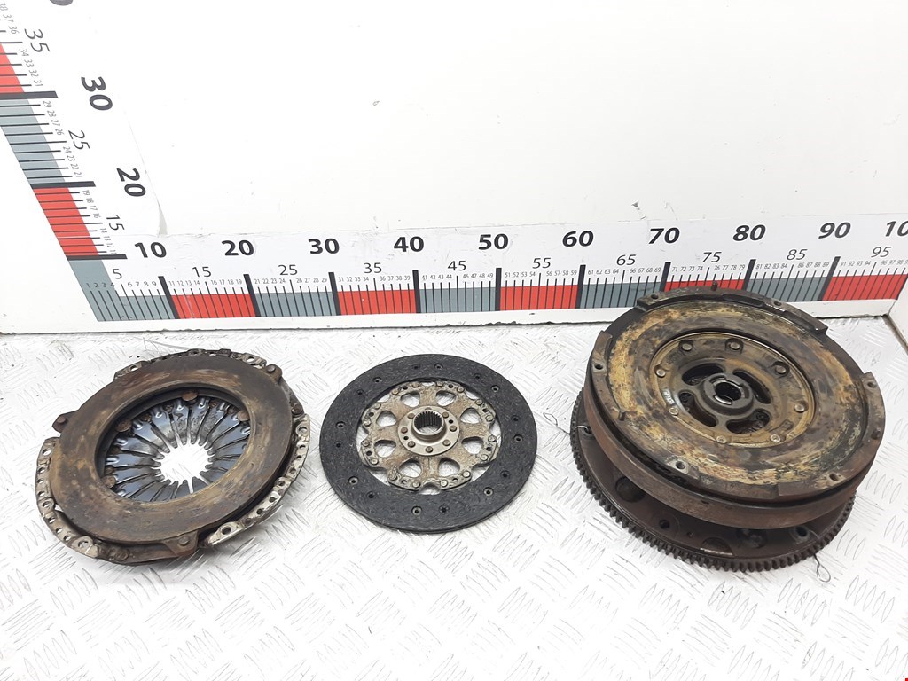 Маховик (демпфер сцепления) AUDI A4 B8 2007-2015