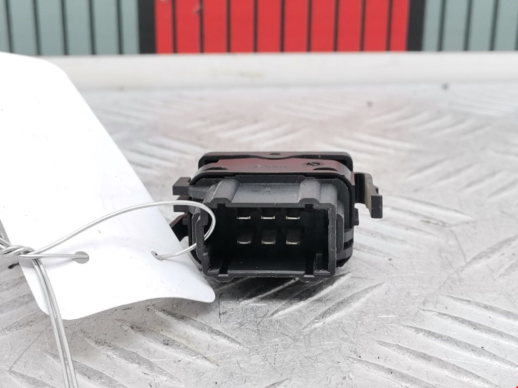 Кнопка центрального замка NISSAN Primastar 2001-2014