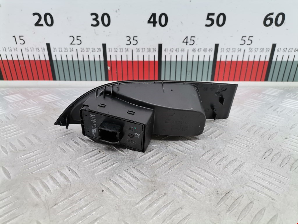 Кнопка стеклоподъемника OPEL Astra J 2009-2017