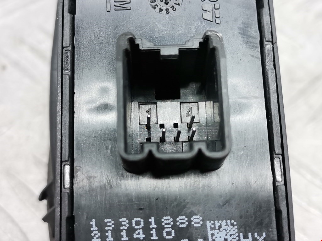 Кнопка стеклоподъемника OPEL Astra J 2009-2017