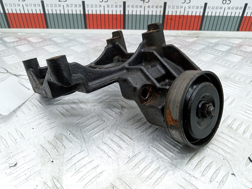 Кронштейн кондиционера KIA Carnival II 2006-2014