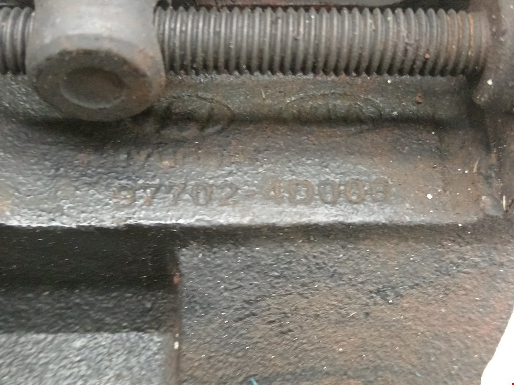 Кронштейн кондиционера KIA Carnival II 2006-2014