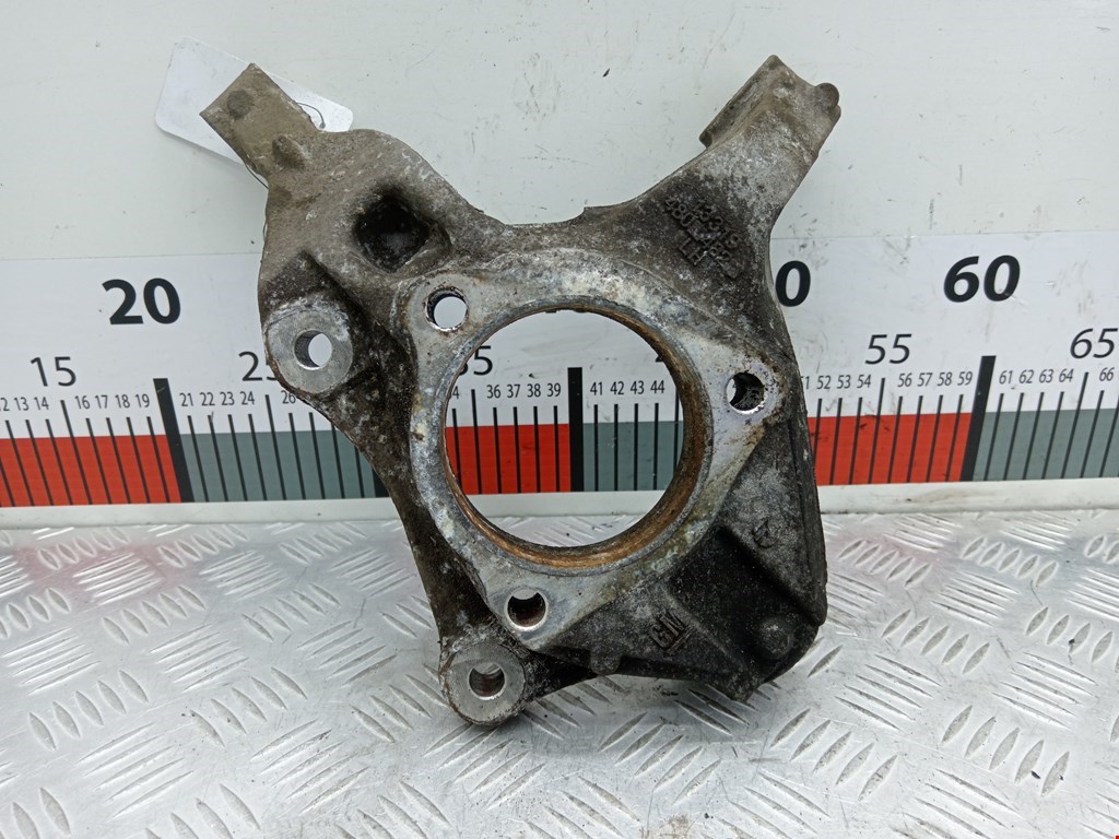 Кулак поворотный левый Opel Astra J (2009-2018)