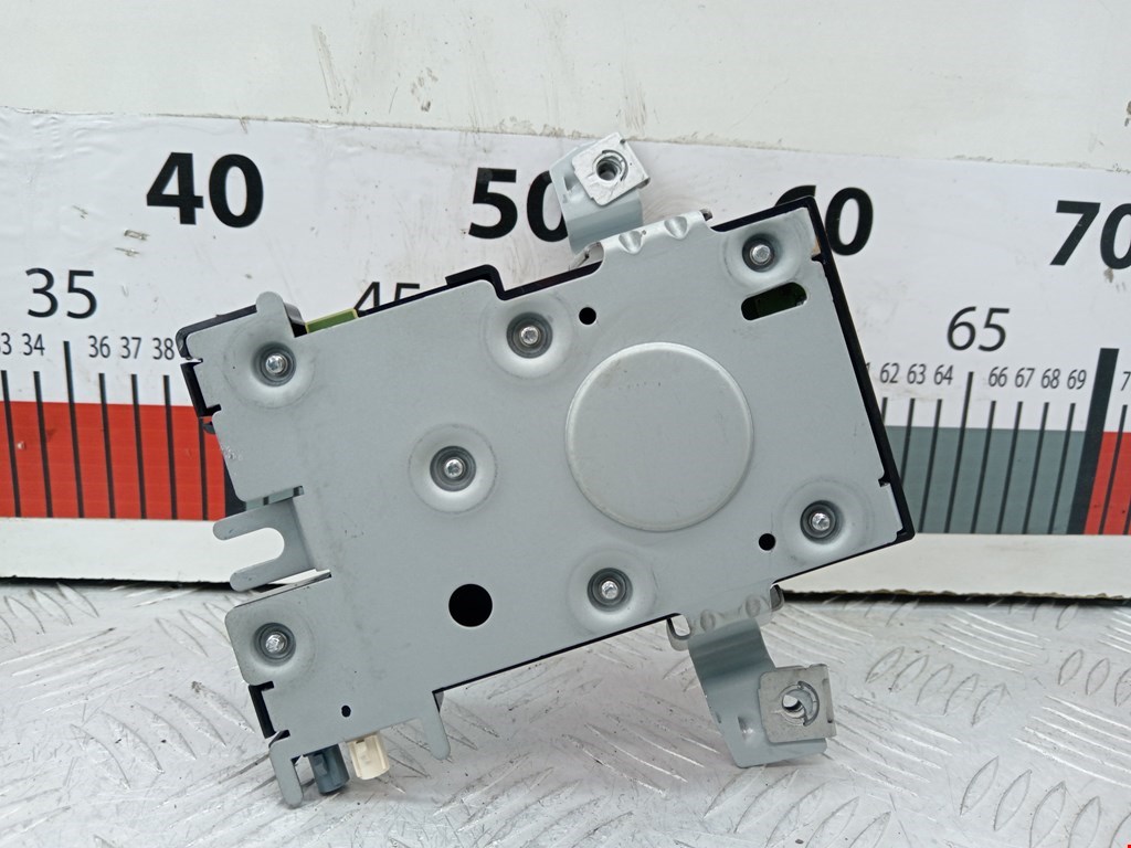 Усилитель антенны AUDI A3 8P 2003-2013