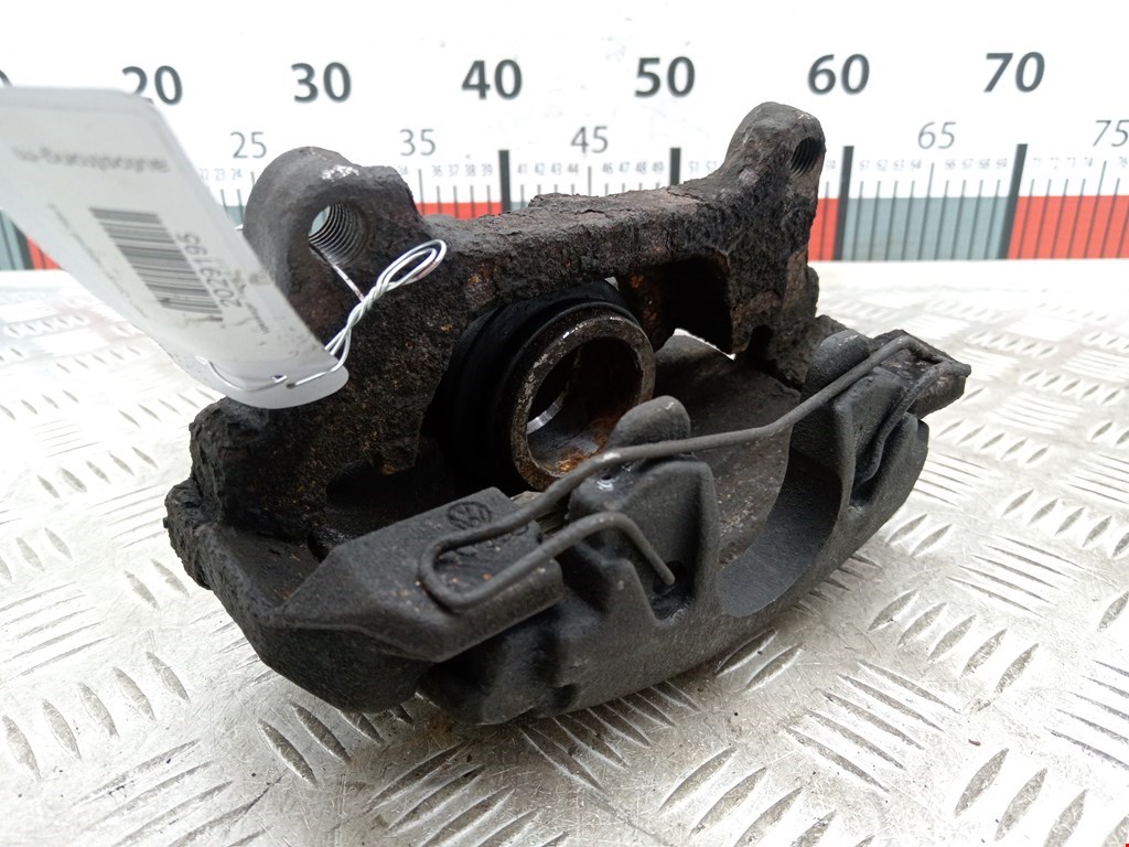 Суппорт передний левый VOLKSWAGEN Passat B6 2005-2011