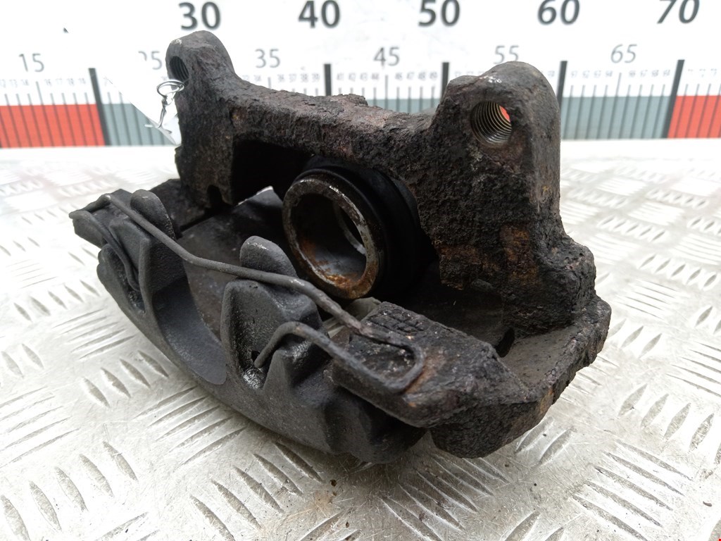 Суппорт передний левый VOLKSWAGEN Passat B6 2005-2011