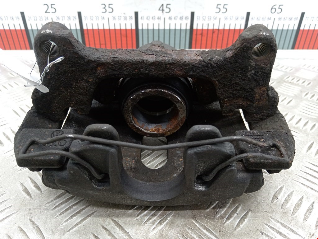 Суппорт передний левый VOLKSWAGEN Passat B6 2005-2011