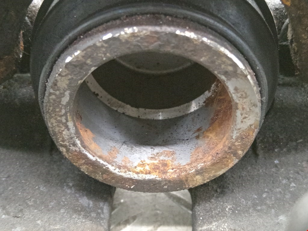 Суппорт передний левый VOLKSWAGEN Passat B6 2005-2011