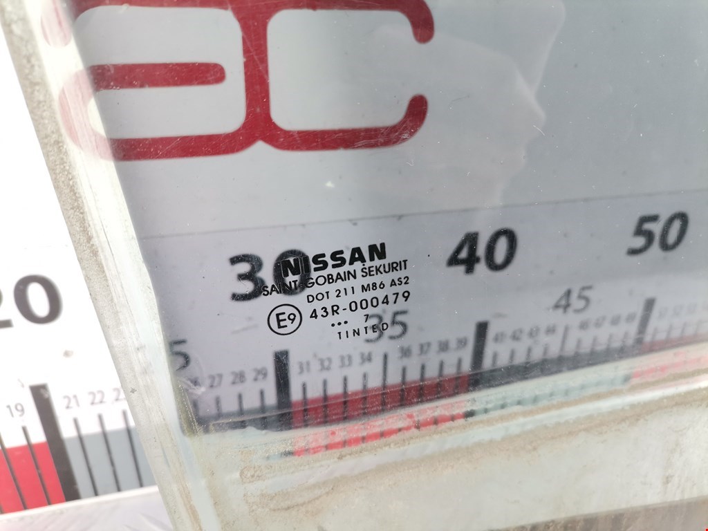 Стекло двери заднее правое NISSAN Navara III D40 2005-2015