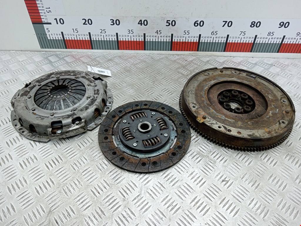 Маховик (демпфер сцепления) NISSAN Primastar 2001-2014