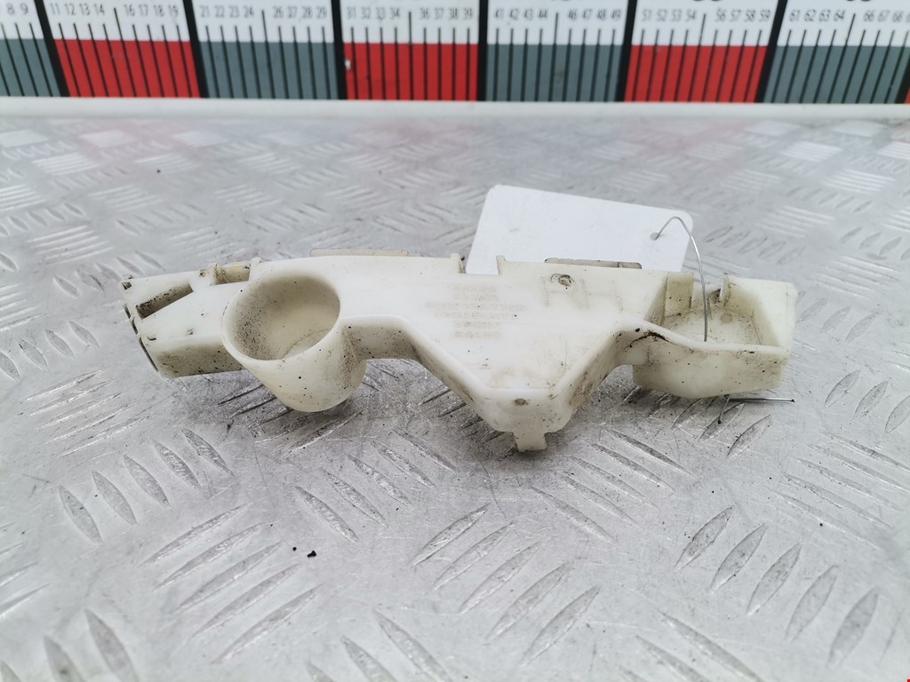 Кронштейн (крепление) переднего бампера правый Mazda CX-7 (ER) (2006-2012)