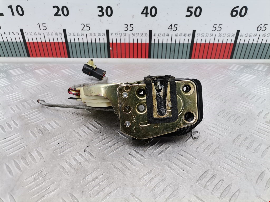 Замок двери передней правой KIA Sorento 2002-2009