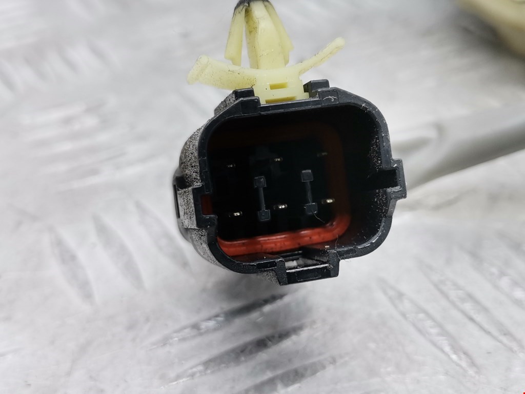 Замок двери передней правой KIA Sorento 2002-2009