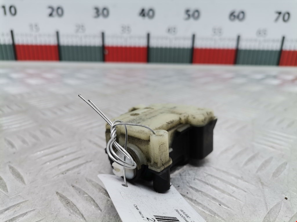 Активатор замка бензобака OPEL Astra J 2009-2017