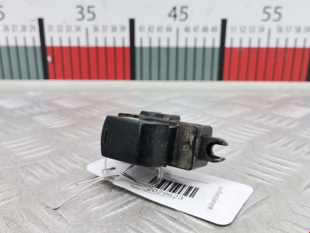 Кнопка стеклоподъемника NISSAN Pathfinder R51M 2004-2014