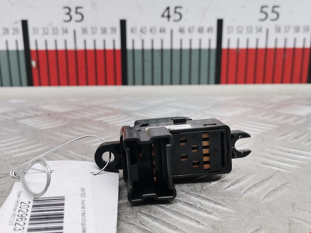 Кнопка стеклоподъемника NISSAN Pathfinder R51M 2004-2014