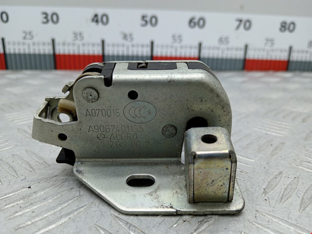 Замок двери распашной левой Mercedes Sprinter 2 (W906) (2006-2016)