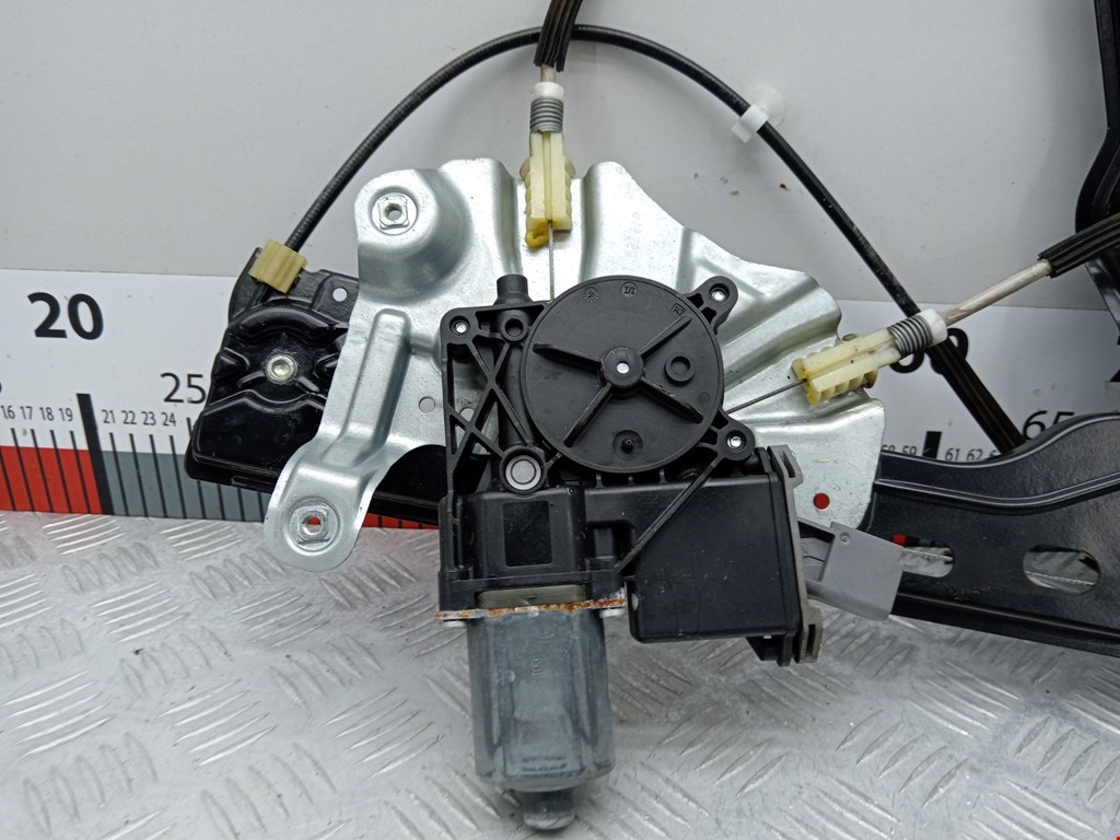 Стеклоподъемник передний правый OPEL Astra J 2009-2017