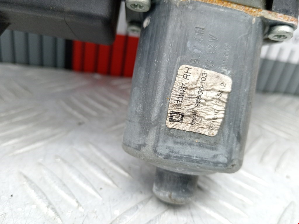 Стеклоподъемник передний правый OPEL Astra J 2009-2017