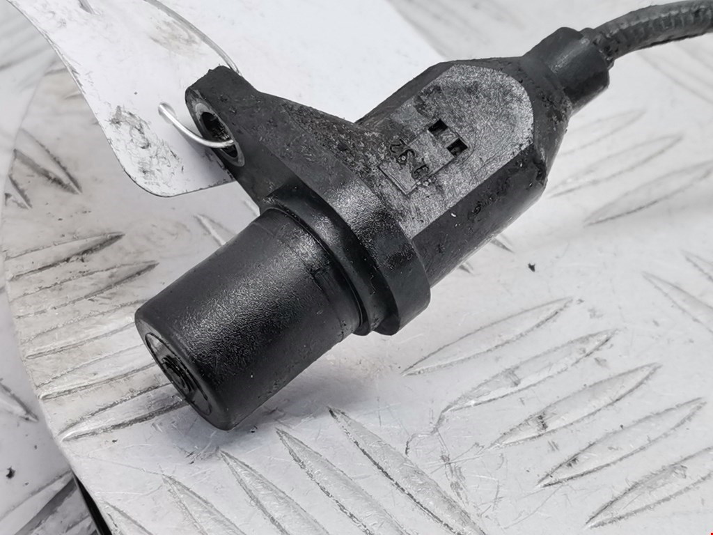 Датчик положения коленвала IVECO EuroCargo II 2003-2008