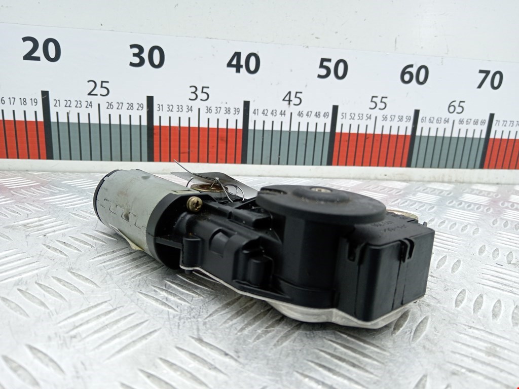 Моторчик стеклоочистителя задний VOLKSWAGEN Touareg 2002-2010