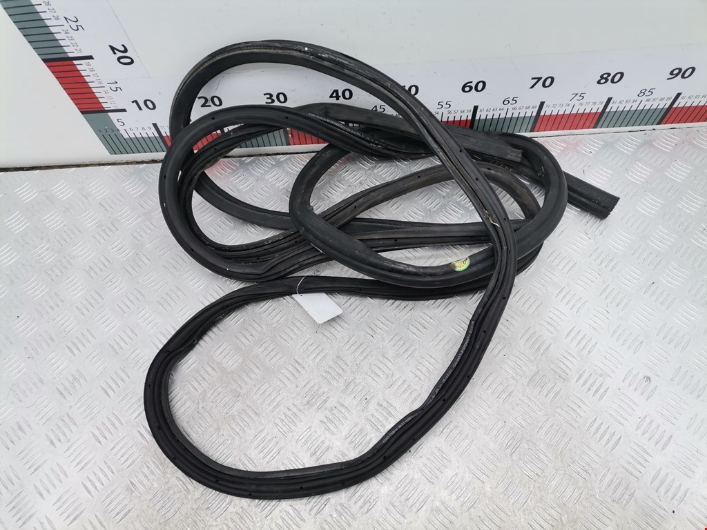 Уплотнитель двери FORD Transit 2014-н.в.