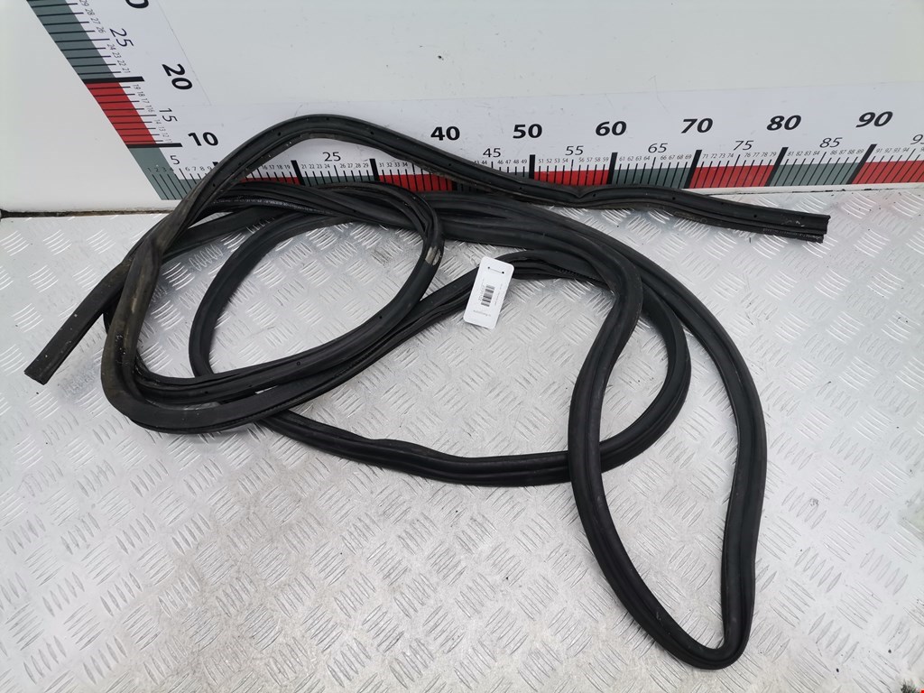 Уплотнитель двери FORD Transit 2014-н.в.