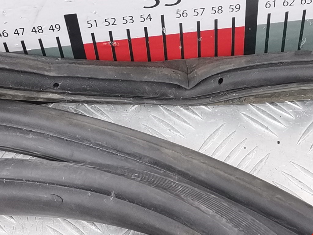 Уплотнитель двери FORD Transit 2014-н.в.