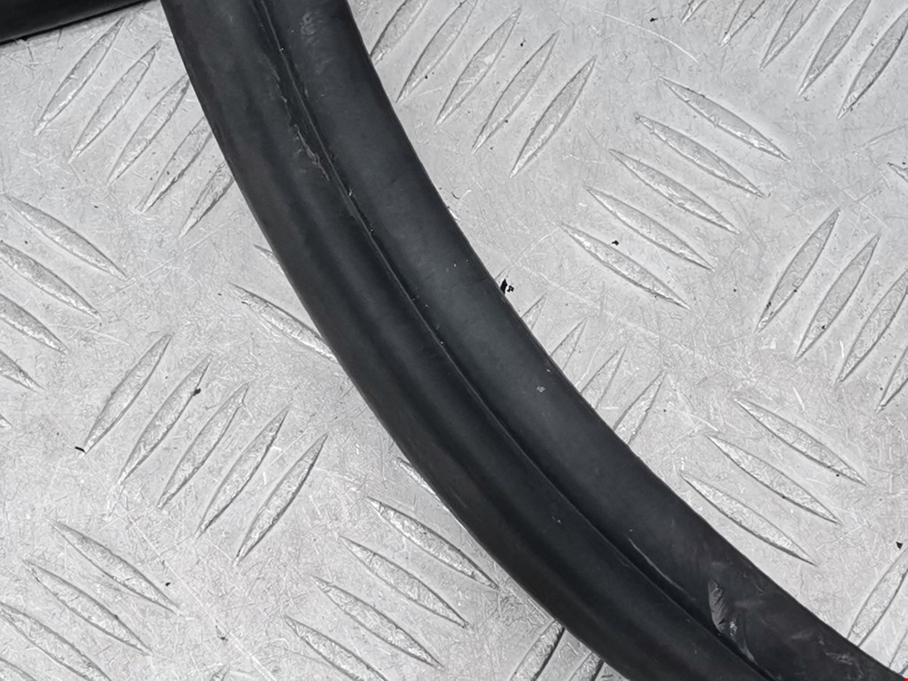 Уплотнитель двери FORD Transit 2014-н.в.