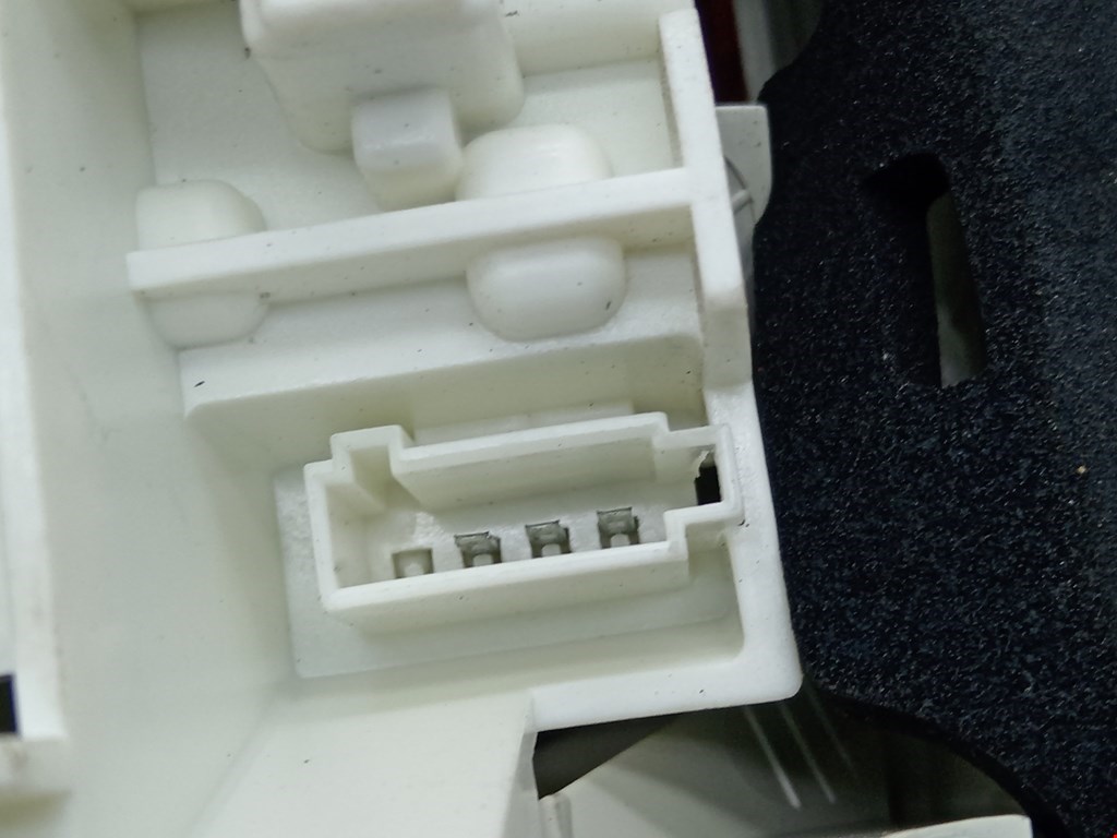 Фонарь задний внутренний правый OPEL Astra J 2009-2017