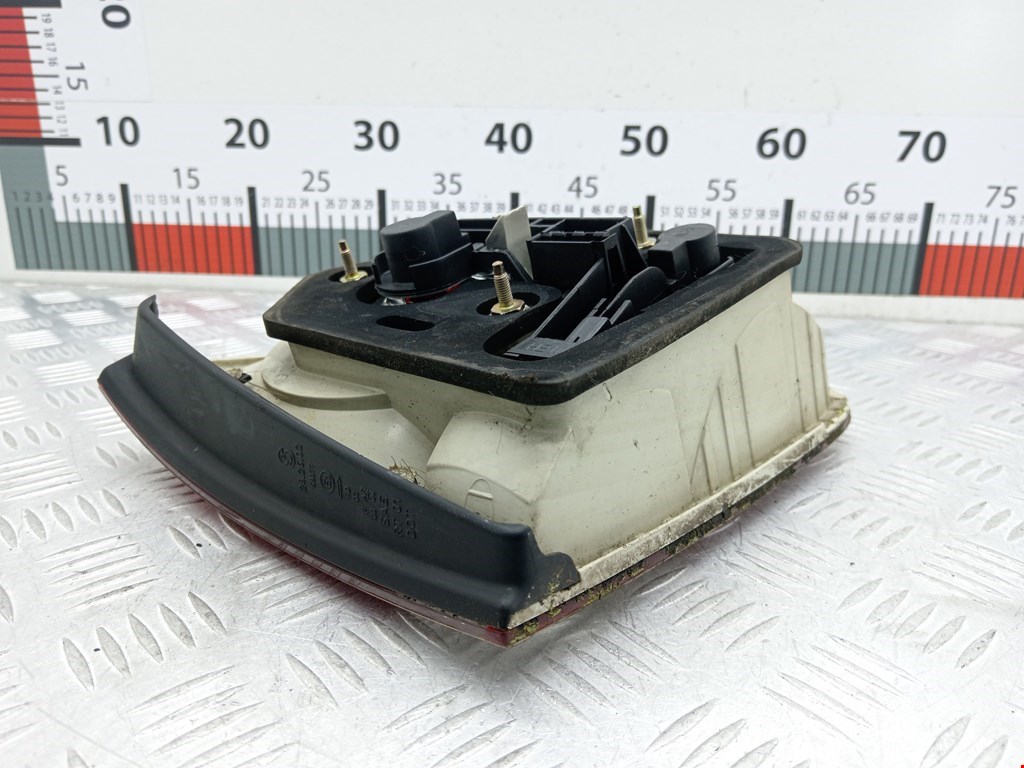 Фонарь задний внутренний правый VOLKSWAGEN Touareg 2002-2010