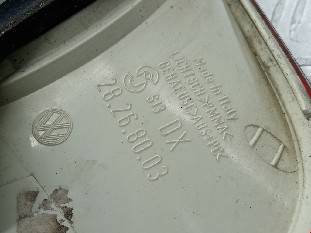 Фонарь задний внутренний правый VOLKSWAGEN Touareg 2002-2010