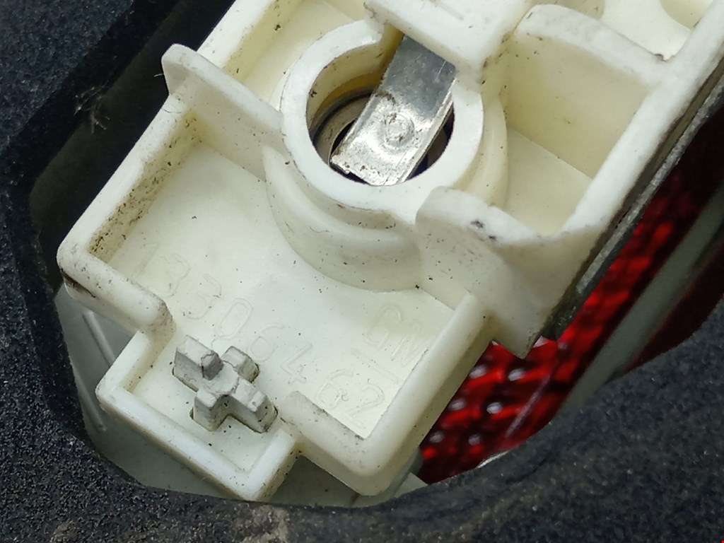 Фонарь задний внутренний правый OPEL Astra J 2009-2017