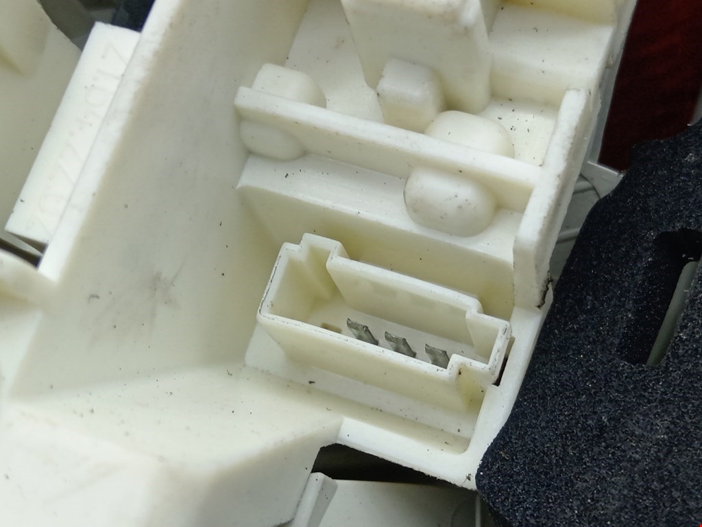 Фонарь задний внутренний правый OPEL Astra J 2009-2017