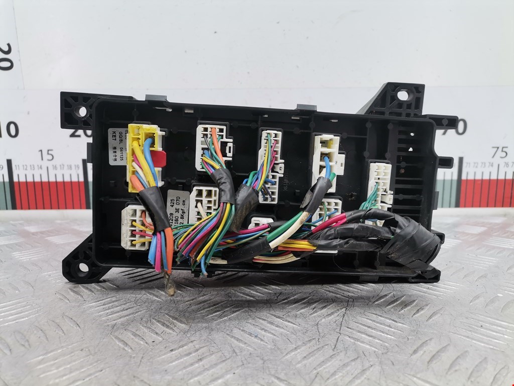 Блок реле KIA Sorento 2002-2009