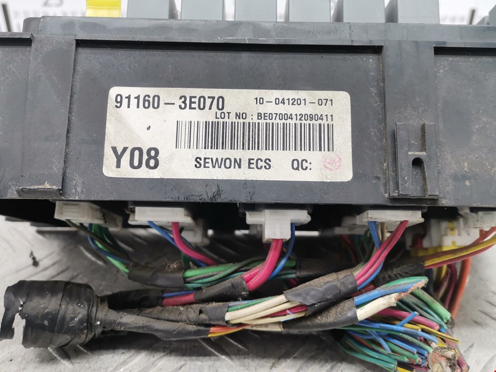 Блок реле KIA Sorento 2002-2009