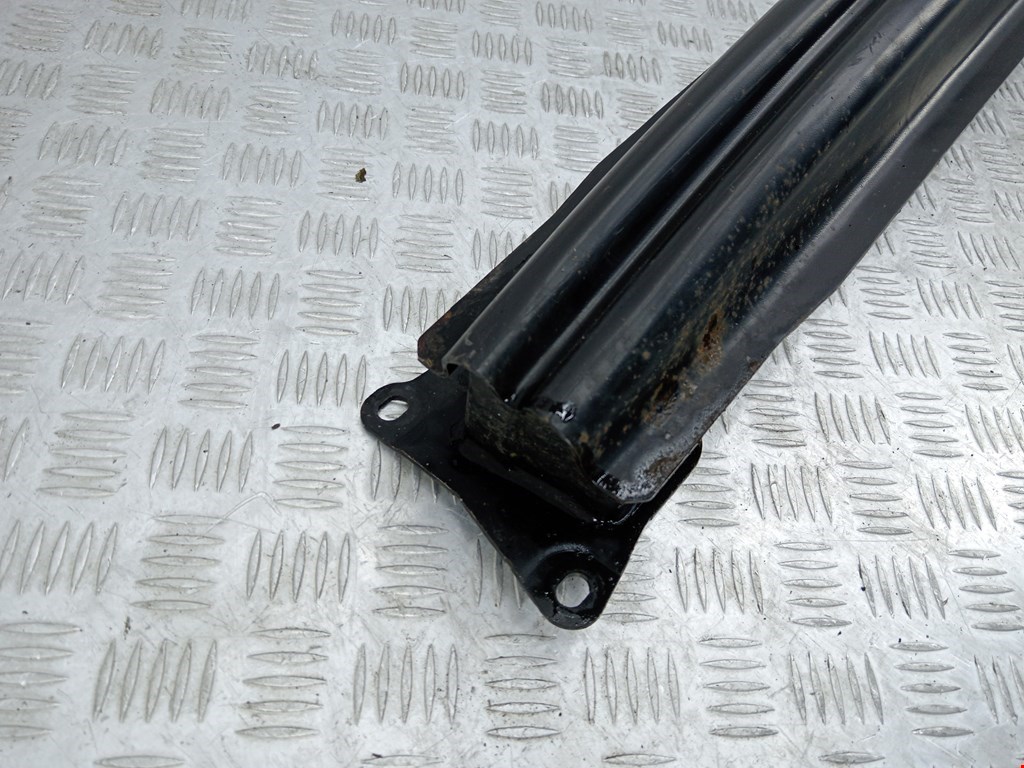 Усилитель заднего бампера (задний) VOLKSWAGEN Golf V 2003-2009