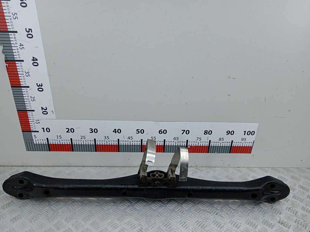 Кронштейн (крепление лапа траверса) кпп Volkswagen Touareg 1 (2002-2010)