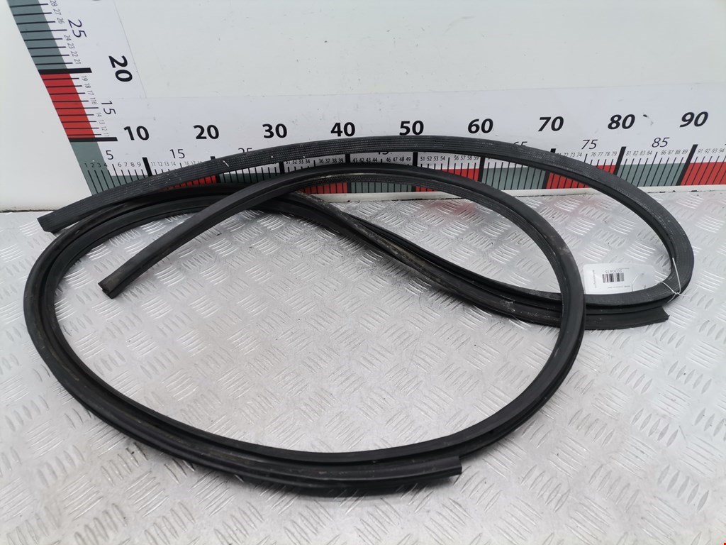 Уплотнитель двери SMART Fortwo/City W453 2014-н.в.